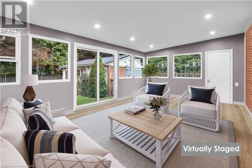 1 Glenwood Avenue, Grimsby, ON - Indoor Photo Showing Living Room