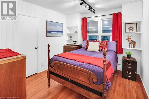 1 Glenwood Avenue, Grimsby, ON - Indoor Photo Showing Bedroom