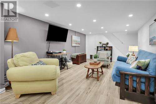 1 Glenwood Avenue, Grimsby, ON - Indoor Photo Showing Living Room