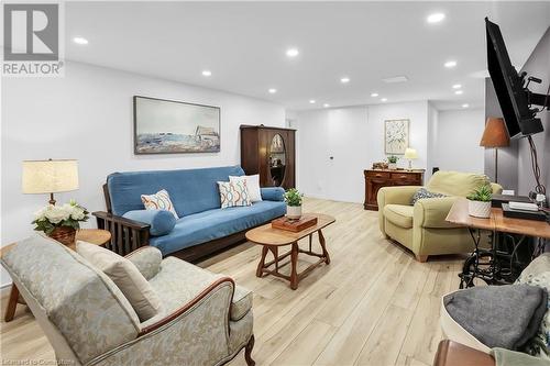 1 Glenwood Avenue, Grimsby, ON - Indoor Photo Showing Living Room