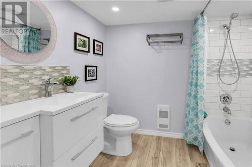 1 Glenwood Avenue, Grimsby, ON - Indoor Photo Showing Bathroom