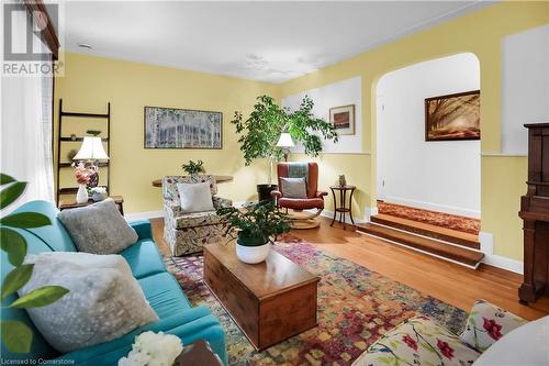 1 Glenwood Avenue, Grimsby, ON - Indoor Photo Showing Living Room