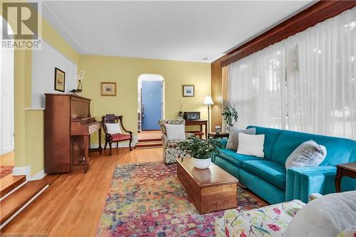 1 Glenwood Avenue, Grimsby, ON - Indoor Photo Showing Living Room