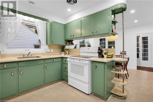 1 Glenwood Avenue, Grimsby, ON - Indoor Photo Showing Kitchen