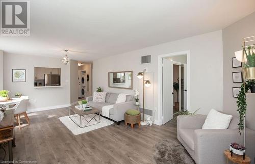 1270 Maple Crossing Boulevard Unit# 101, Burlington, ON - Indoor Photo Showing Living Room