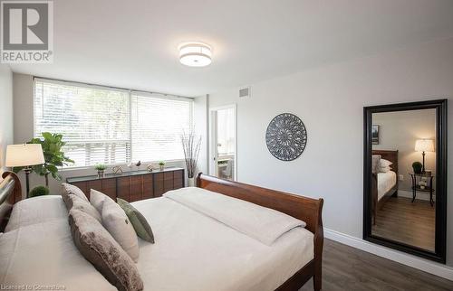 1270 Maple Crossing Boulevard Unit# 101, Burlington, ON - Indoor Photo Showing Bedroom