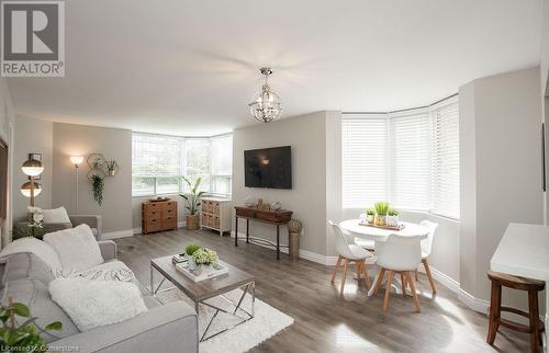 1270 Maple Crossing Boulevard Unit# 101, Burlington, ON - Indoor Photo Showing Living Room