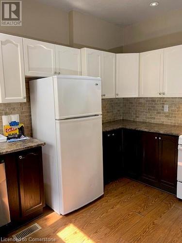 105 Smith Avenue, Hamilton, ON - Indoor Photo Showing Kitchen