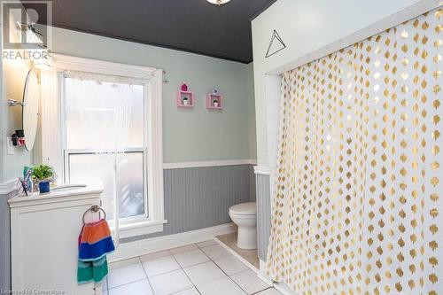 105 Smith Avenue, Hamilton, ON - Indoor Photo Showing Bathroom