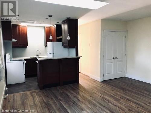 105 Smith Avenue, Hamilton, ON - Indoor Photo Showing Kitchen