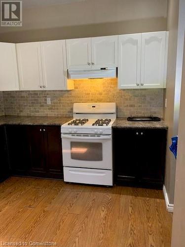 105 Smith Avenue, Hamilton, ON - Indoor Photo Showing Kitchen