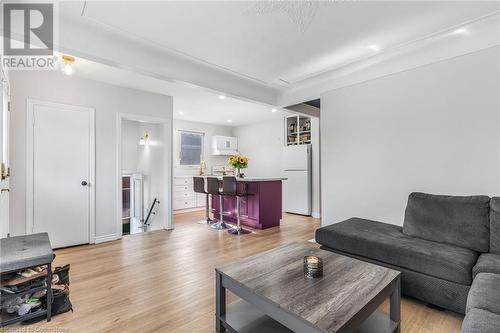 280 Montrose Avenue, Hamilton, ON - Indoor Photo Showing Living Room