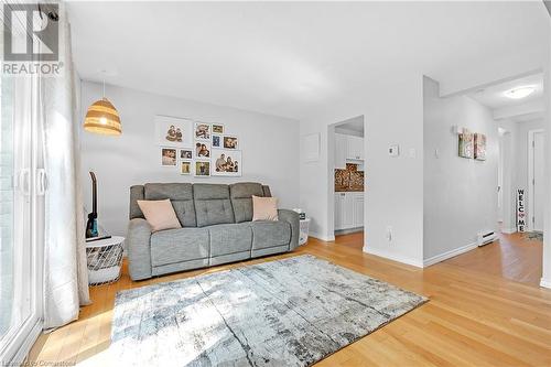 476 Grey Street Unit# 4, Brantford, ON - Indoor Photo Showing Living Room