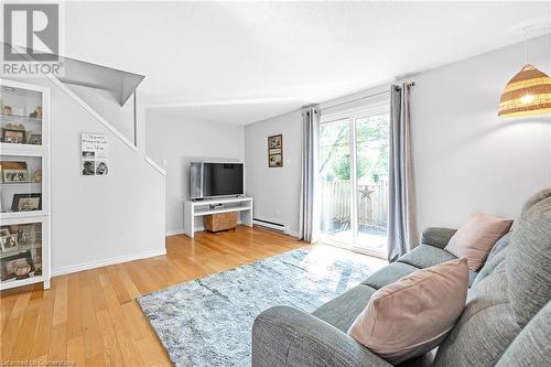 476 Grey Street Unit# 4, Brantford, ON - Indoor Photo Showing Living Room