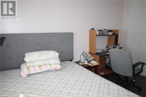 24 Leadale Place, Hamilton, ON - Indoor Photo Showing Bedroom