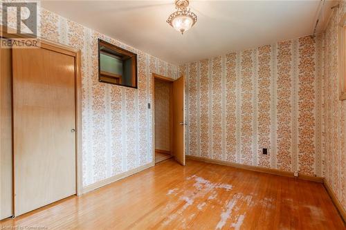 Main level bedroom - 405 Inverness Avenue E, Hamilton, ON - Indoor Photo Showing Other Room