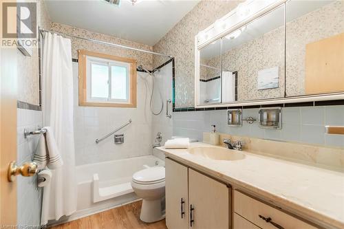 Main Level 4 pc Bath - 405 Inverness Avenue E, Hamilton, ON - Indoor Photo Showing Bathroom