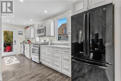 9 Foley Crescent, Thorold, ON - Indoor Photo Showing Kitchen