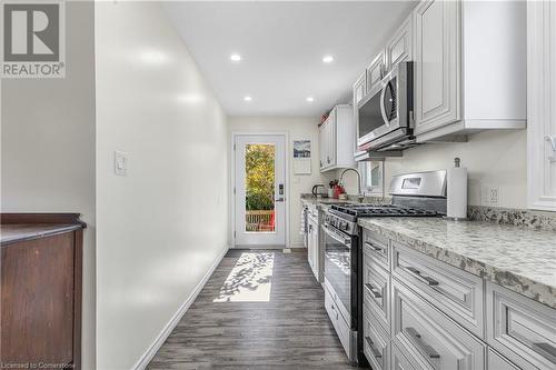 9 Foley Crescent, Thorold, ON - Indoor Photo Showing Kitchen With Upgraded Kitchen