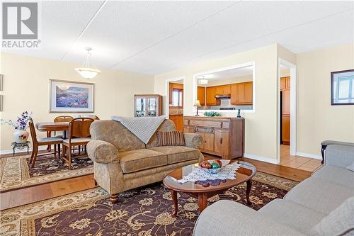 99 Donn Avenue Unit# 708, Stoney Creek, ON - Indoor Photo Showing Living Room