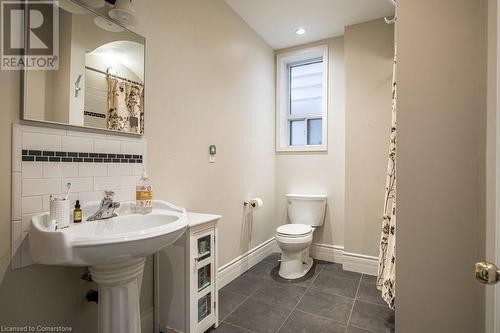 213 Park Street N, Hamilton, ON - Indoor Photo Showing Bathroom