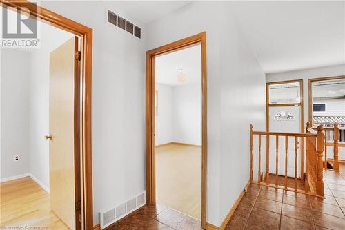 77 Greenford Drive, Hamilton, ON - Indoor Photo Showing Other Room