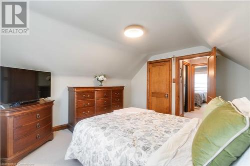 28 Walter Avenue S, Hamilton, ON - Indoor Photo Showing Bedroom