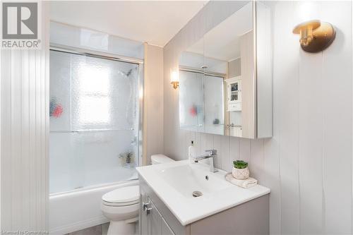 28 Walter Avenue S, Hamilton, ON - Indoor Photo Showing Bathroom