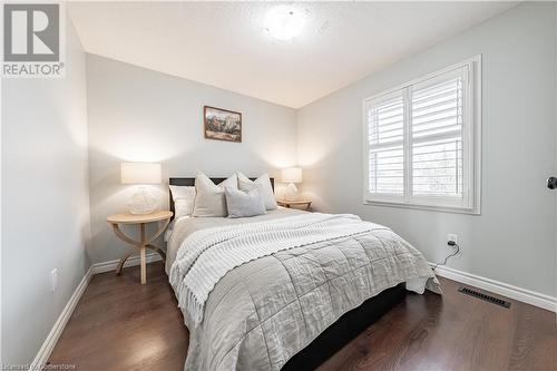 680 Rexford Drive, Hamilton, ON - Indoor Photo Showing Bedroom