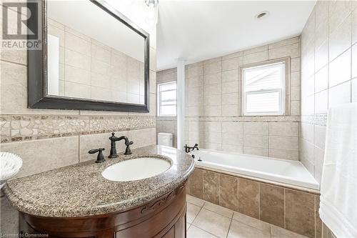 680 Rexford Drive, Hamilton, ON - Indoor Photo Showing Bathroom