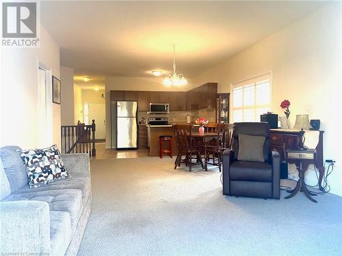 15 Petunia Place, Hamilton, ON - Indoor Photo Showing Living Room