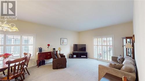 15 Petunia Place, Hamilton, ON - Indoor Photo Showing Living Room