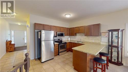 15 Petunia Place, Hamilton, ON - Indoor Photo Showing Kitchen With Double Sink