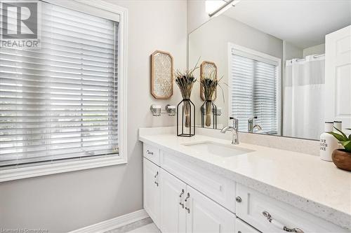 2127 Berwick Drive, Burlington, ON - Indoor Photo Showing Bathroom