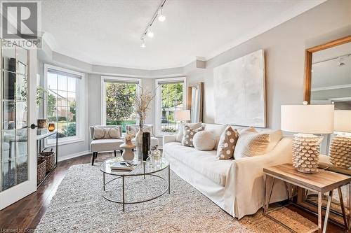 2127 Berwick Drive, Burlington, ON - Indoor Photo Showing Living Room