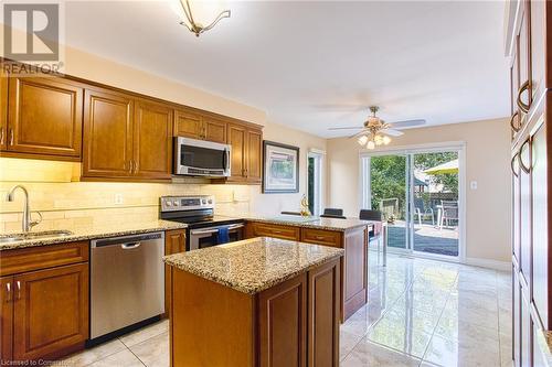 86 Golfview Crescent, Hamilton, ON - Indoor Photo Showing Kitchen