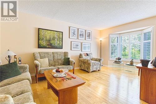 86 Golfview Crescent, Hamilton, ON - Indoor Photo Showing Living Room