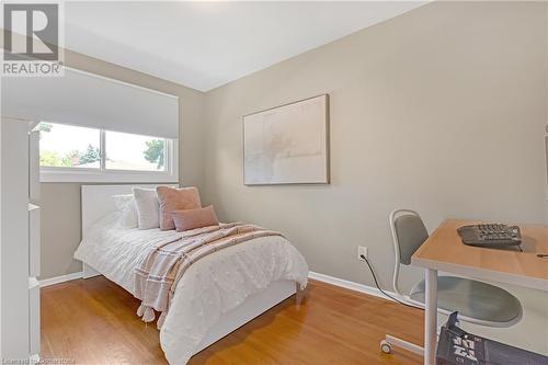 20 Geneva Drive, Hamilton, ON - Indoor Photo Showing Bedroom