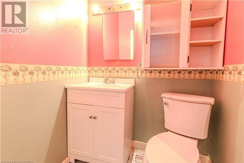 26 State Street, Welland, ON - Indoor Photo Showing Bathroom