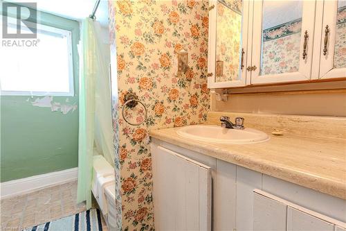 26 State Street, Welland, ON - Indoor Photo Showing Bathroom