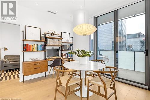 20 Lombard Street Unit# 3711, Toronto, ON - Indoor Photo Showing Dining Room