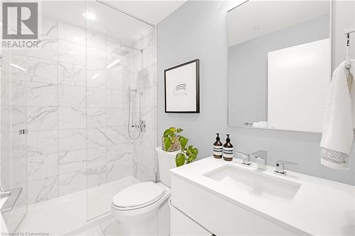 20 Lombard Street Unit# 3711, Toronto, ON - Indoor Photo Showing Bathroom