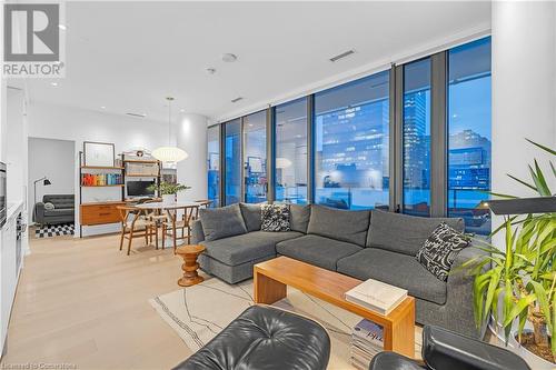 20 Lombard Street Unit# 3711, Toronto, ON - Indoor Photo Showing Living Room