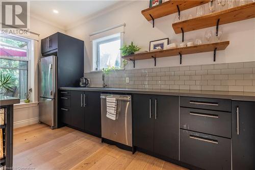 102 Alma Street, Hamilton, ON - Indoor Photo Showing Kitchen