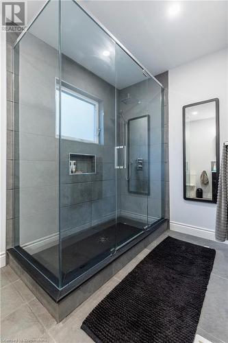 102 Alma Street, Hamilton, ON - Indoor Photo Showing Bathroom