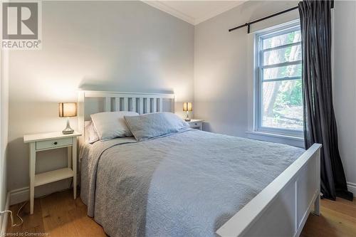 102 Alma Street, Hamilton, ON - Indoor Photo Showing Bedroom