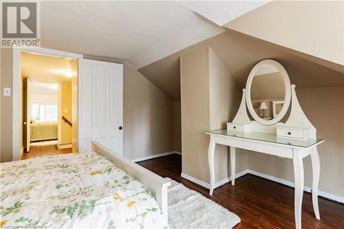 102 Alma Street, Hamilton, ON - Indoor Photo Showing Bedroom