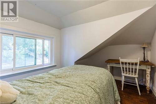 102 Alma Street, Hamilton, ON - Indoor Photo Showing Bedroom