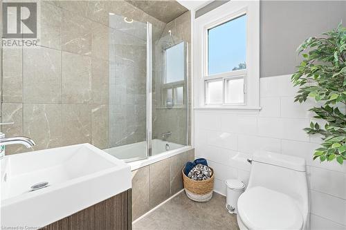 80 Huxley Avenue S, Hamilton, ON - Indoor Photo Showing Bathroom