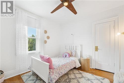 80 Huxley Avenue S, Hamilton, ON - Indoor Photo Showing Bedroom